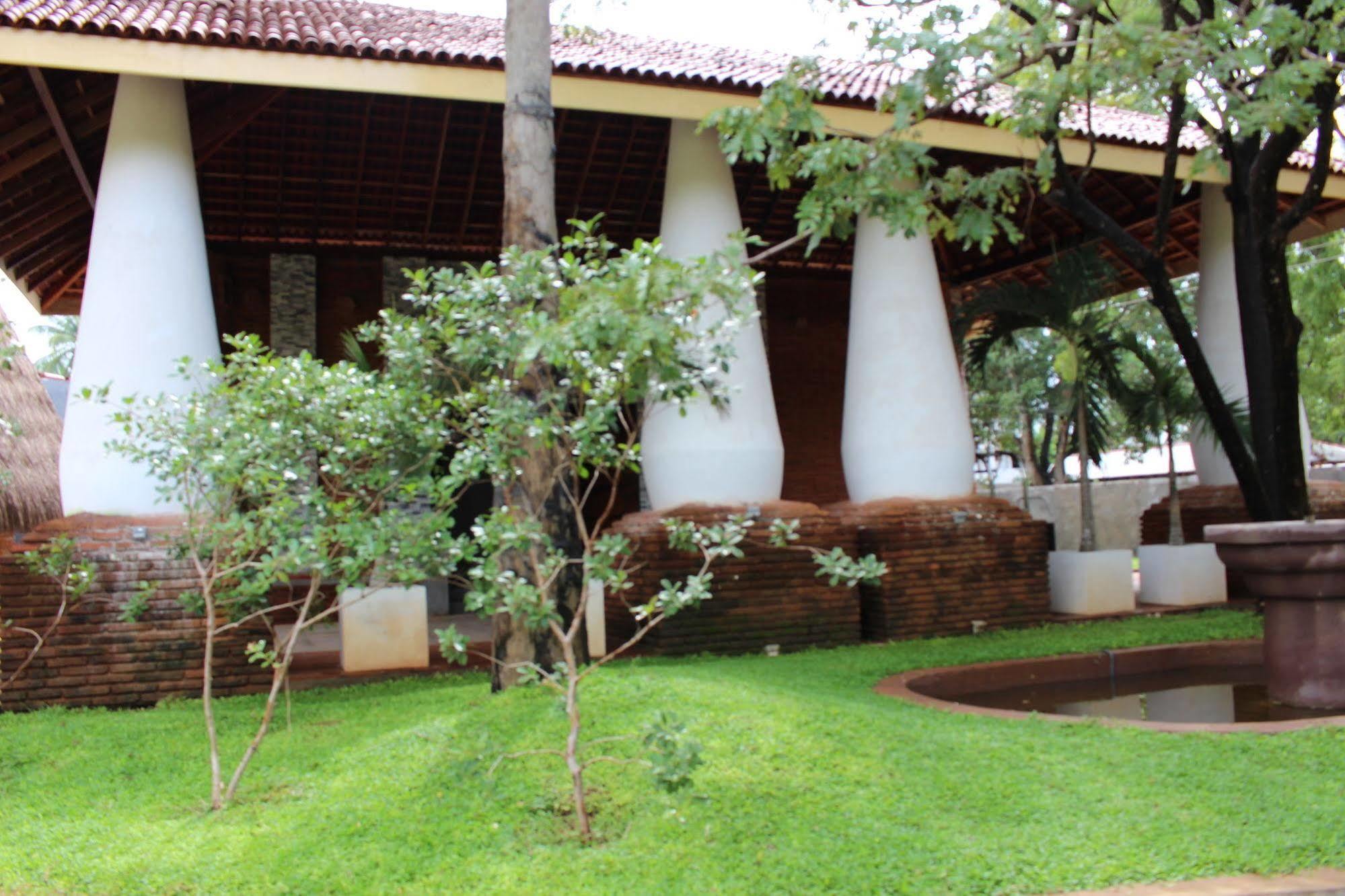 Avasta Resort And Spa Anuradhapura Exterior foto